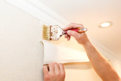 Pose de papier peint à l'Étang-la-Ville — revêtements muraux et toiles de verre